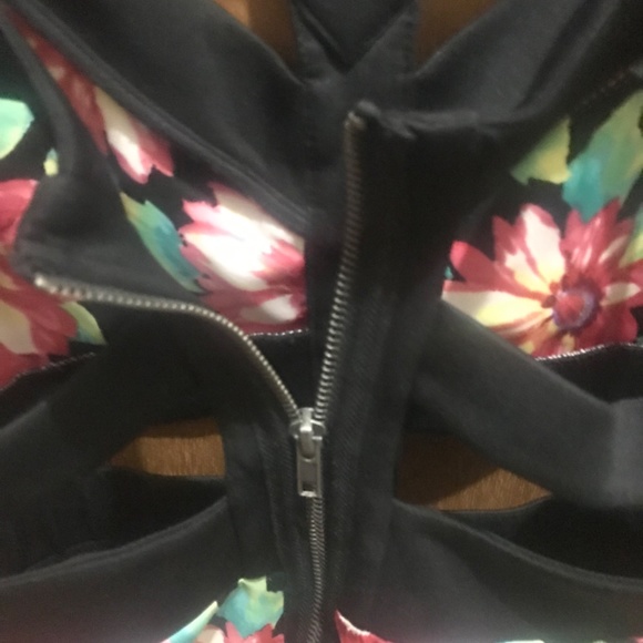 Floral Keyhole Dress - Picture 2 of 3